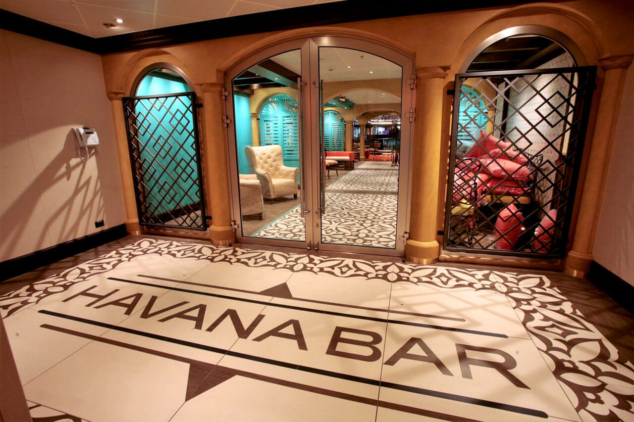 Hull 6242 Carnival Vista