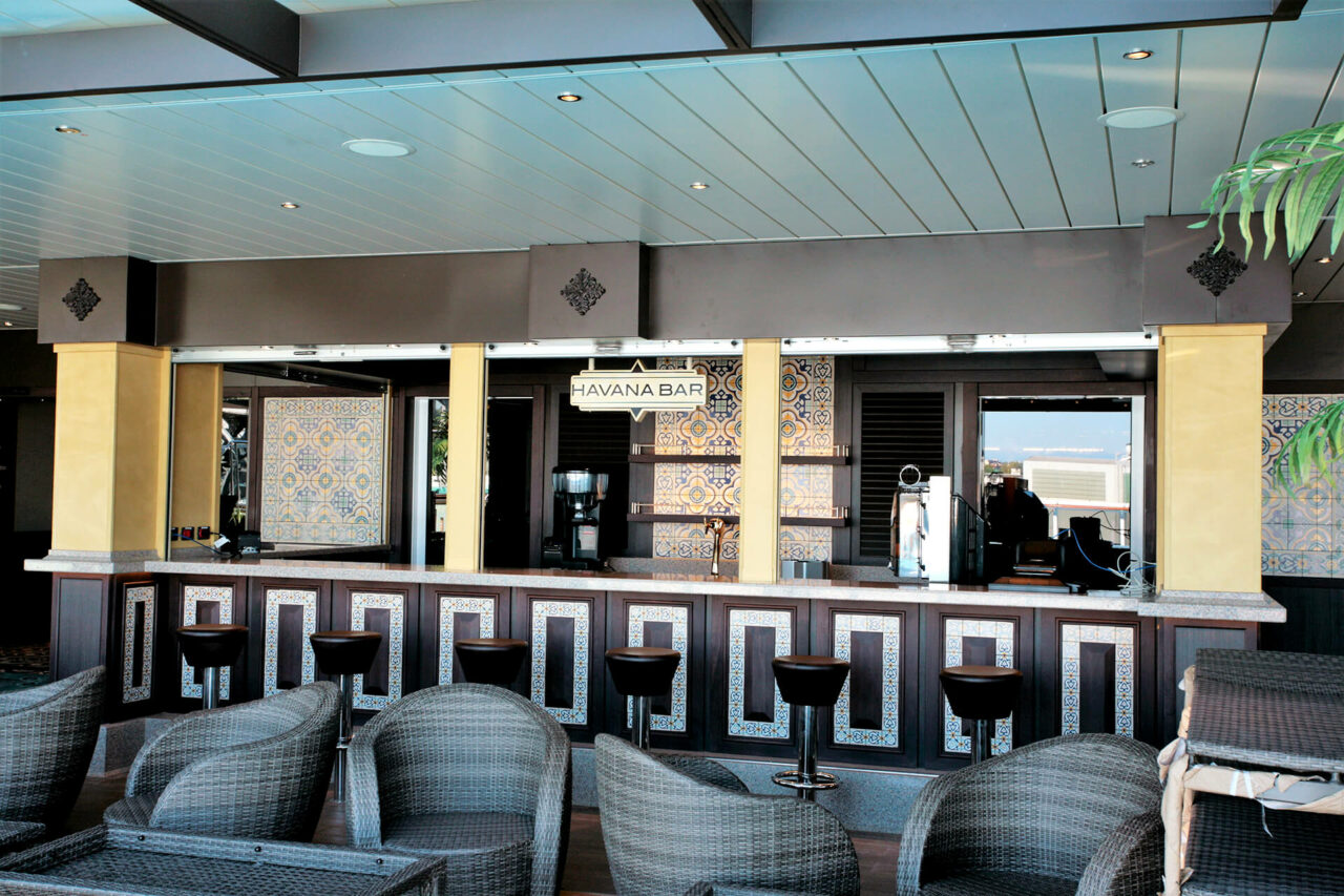 Hull 6242 Carnival Vista