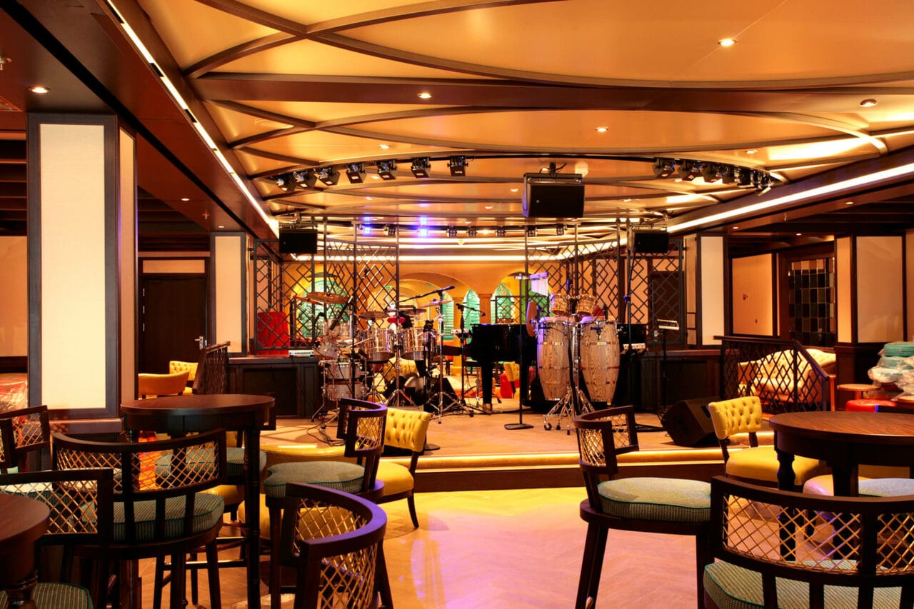 Hull 6242 Carnival Vista