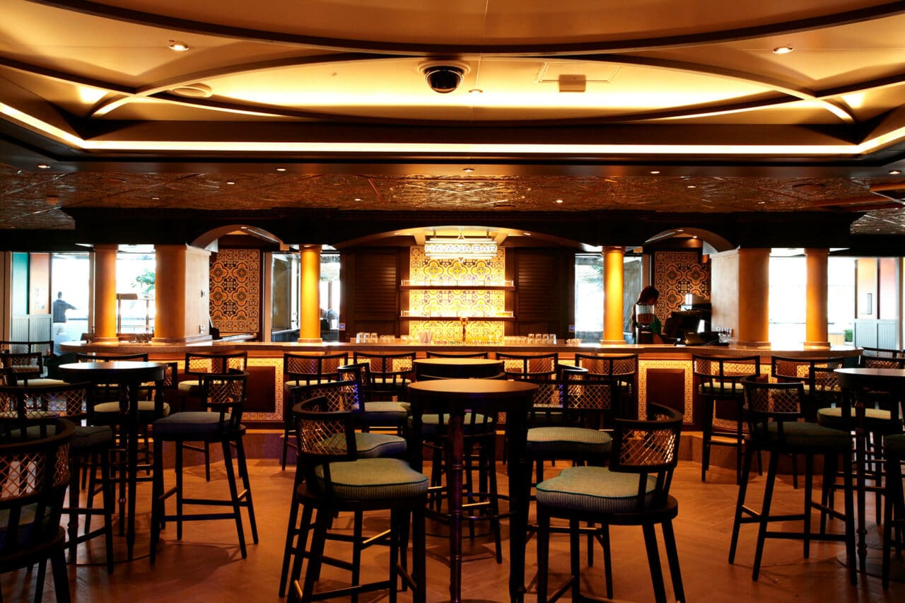 Hull 6242 Carnival Vista