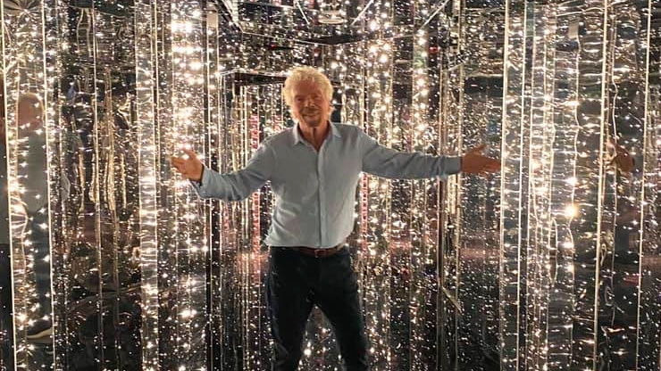 Naval Interior per Virgin Voyages