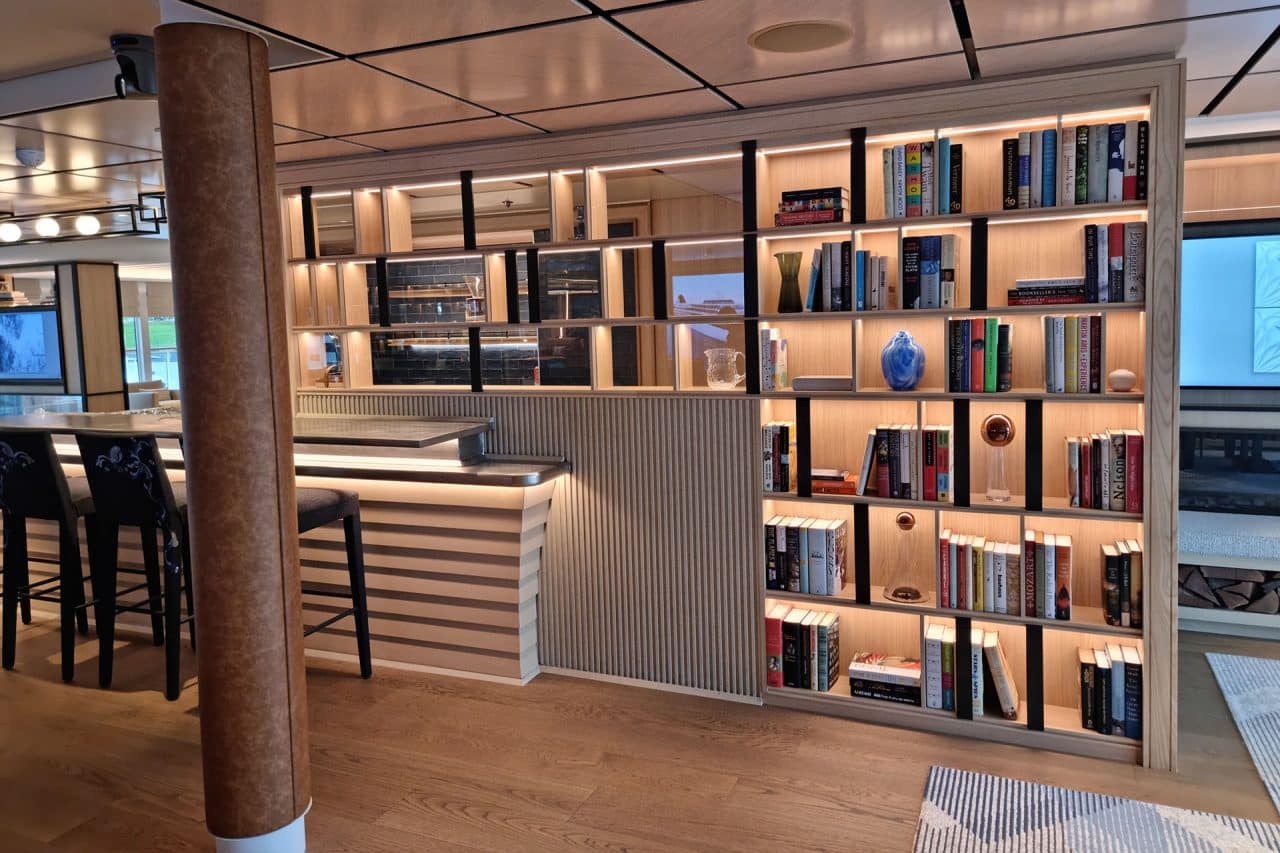 Hull 907 Viking Polaris