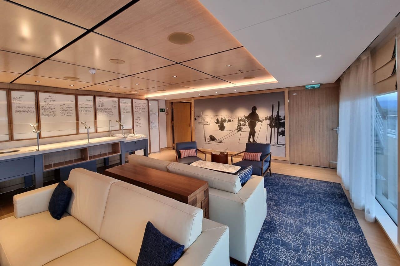 Hull 907 Viking Polaris